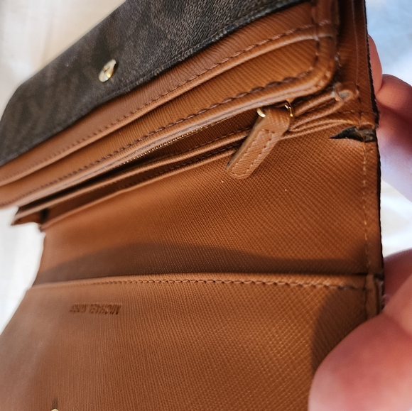 MK wallet - Picture 2 of 4